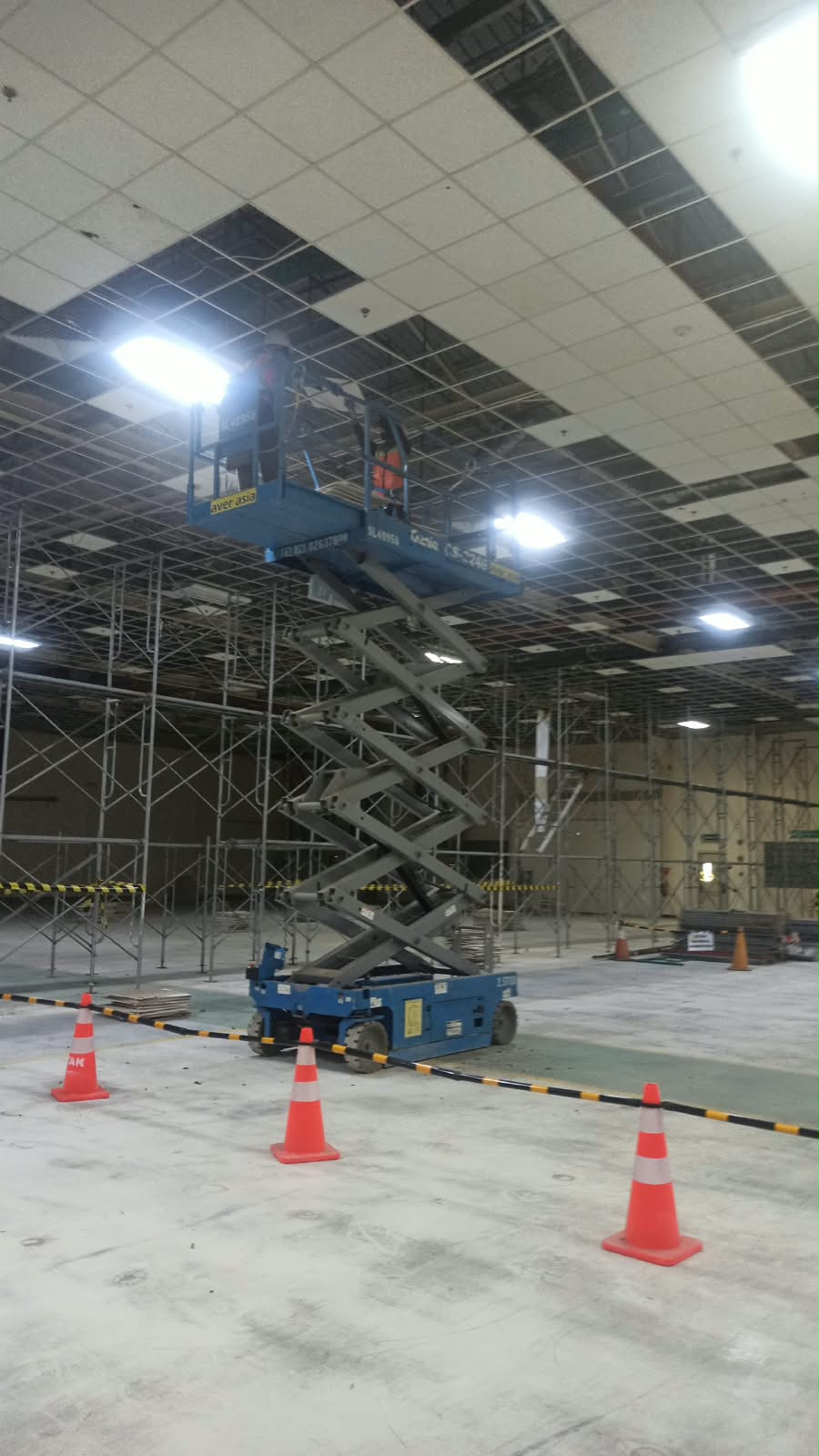 Jasa-Sewa-Scissor-Lift-Genie-Pasuruan